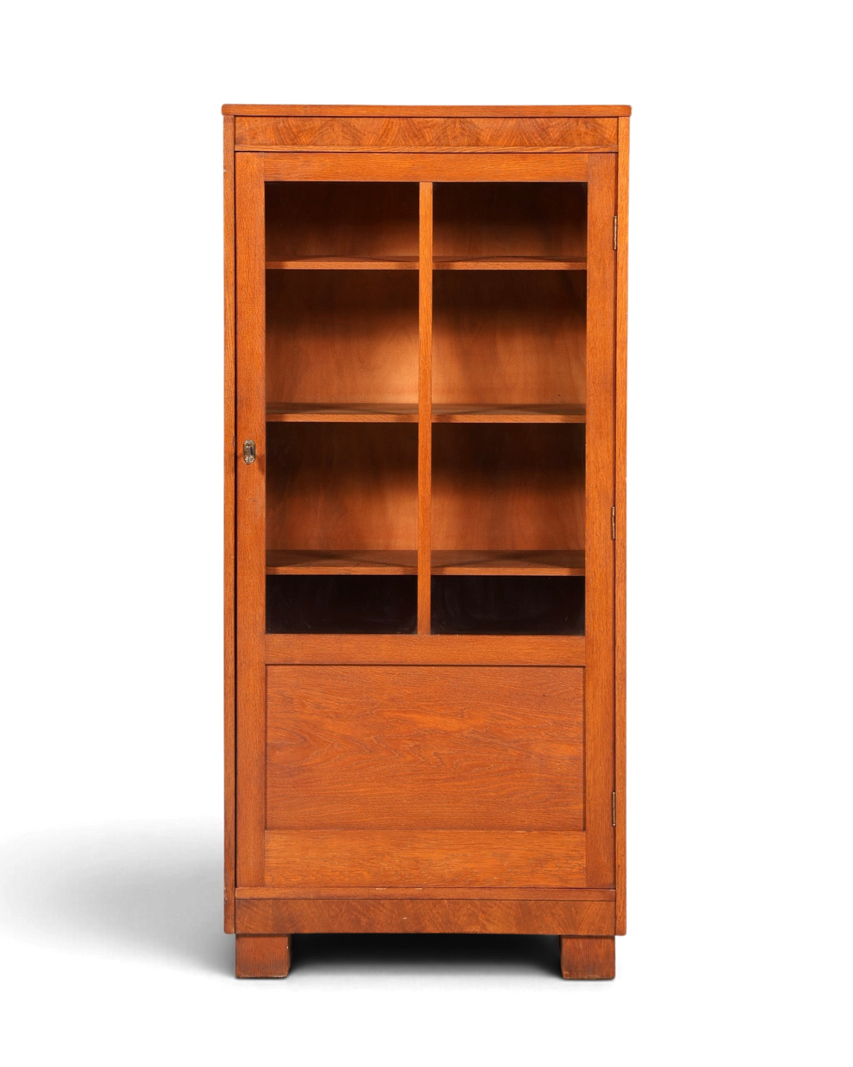Hauptstadt Möblerei Jugendstil Vitrine aus massiver Eiche mit verglaster Tür und höhenverstellbaren Regalböden