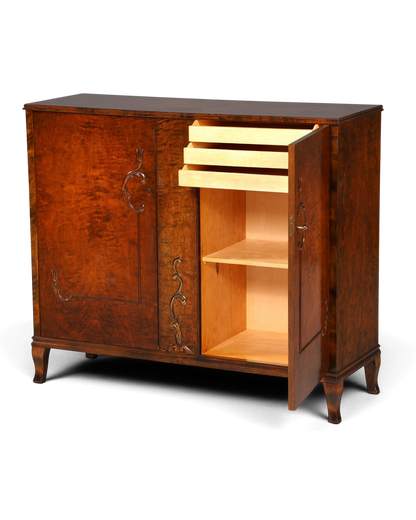 Hauptstadt Möblerei Art Deco Schrank aus massivem Holz mit schöner Maserung, zwei Türen und inneren Schubfächern
