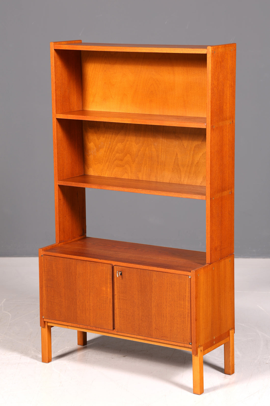 Schlichtes Mid Century Regal Danish Design Bücherregal Retro Schrank Kommode 60s Designklassiker