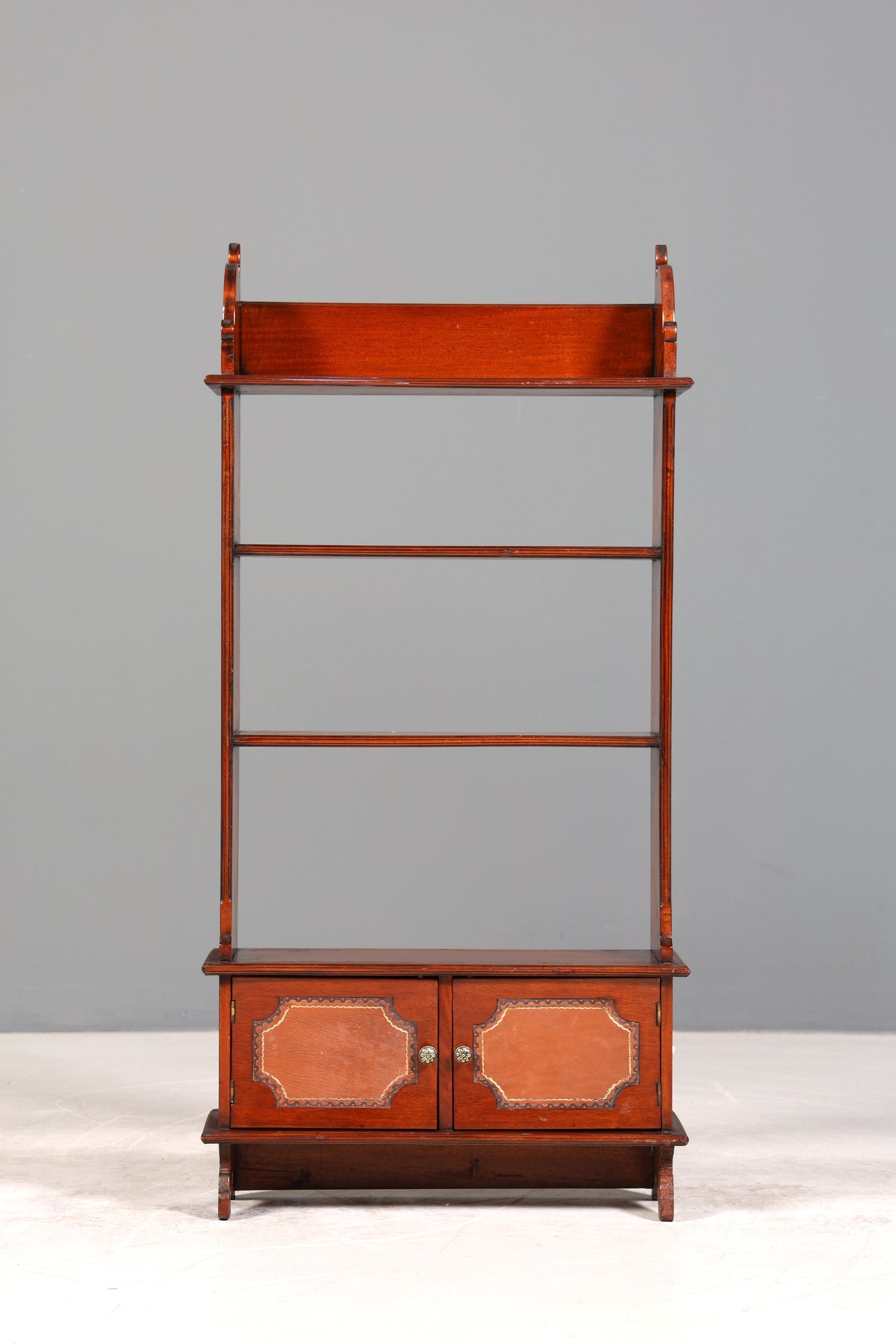 Wunderschönes Regal im englischen Stil Bücherregal Englisch Buchablage Antik 60s Schrank