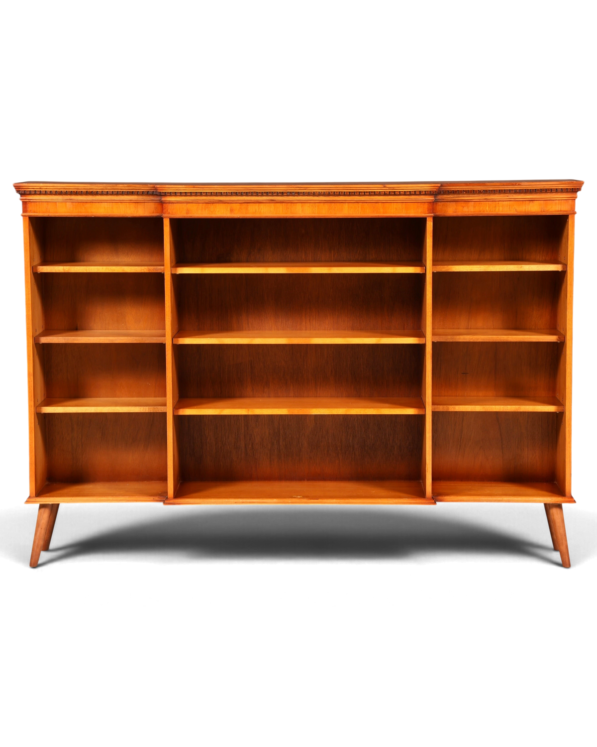 Hauptstadt Möblerei H960 Bücherregal aus hellem Holz mit drei Fächern und eleganten konischen Beinen