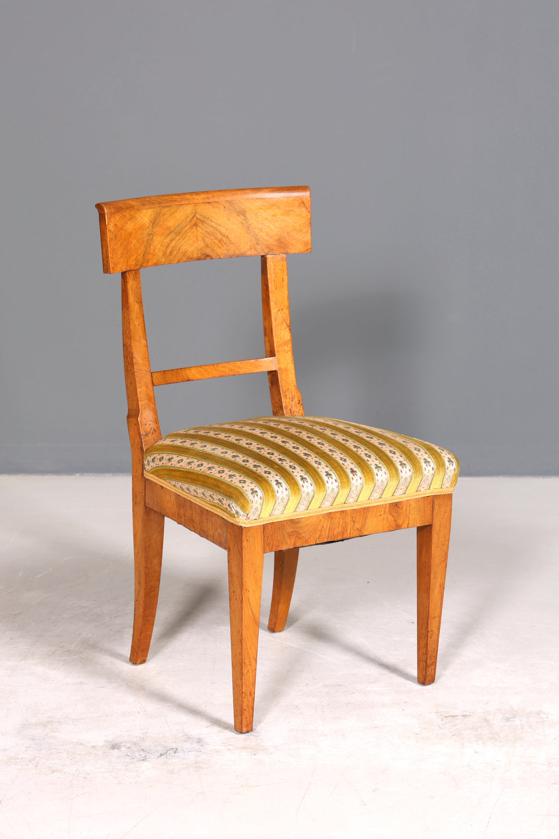 Traumhafter Biedermeier Stuhl Antik Küchenstuhl echt Holz Sekretär Stuhl Esszimmer Stuhl 1 von 2