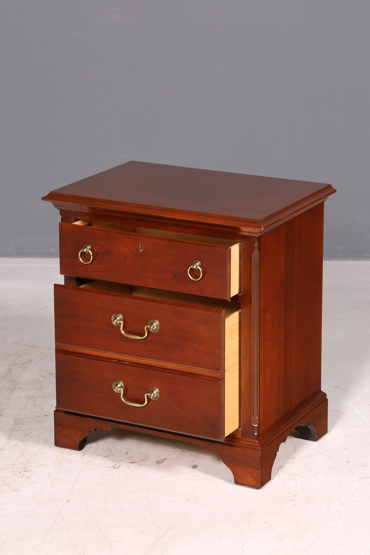 Edle Drexel Heritage Kommode Antik Stil Nachttisch USA Schubladenkommode 1 von 2