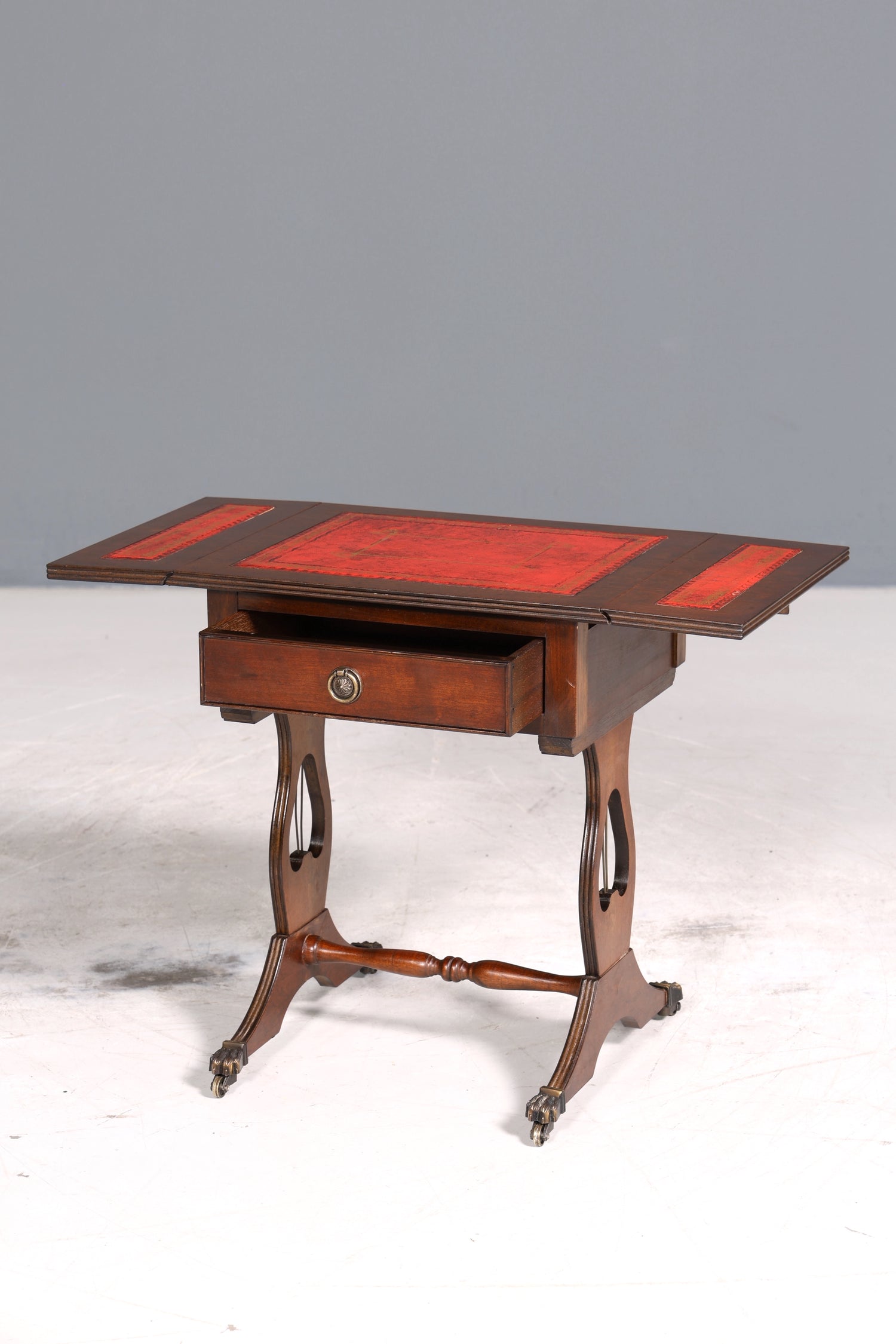 Wunderschöner Englischer Tisch Mahagoni Klapptisch Beistelltisch Englisch echt Leder Antik 60s Ablage