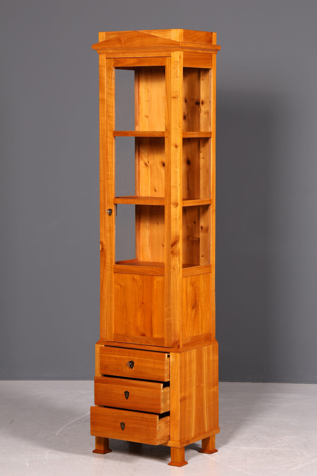 G077 Finish Antik04 falsche Beschreibung - (Biedermeier Vitrine- preis muss ich noch recherchieren)