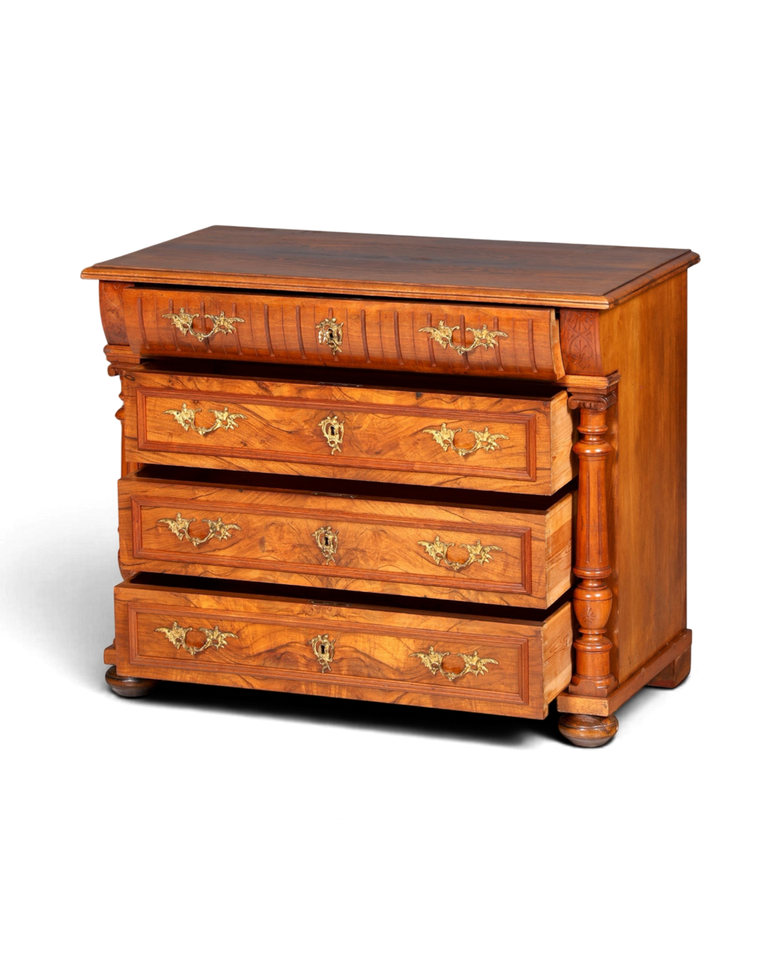 Hauptstadt Möblerei Gründerzeit Kommode im Louis Philippe Stil aus massivem Holz mit dekorativen Messingbeschlägen