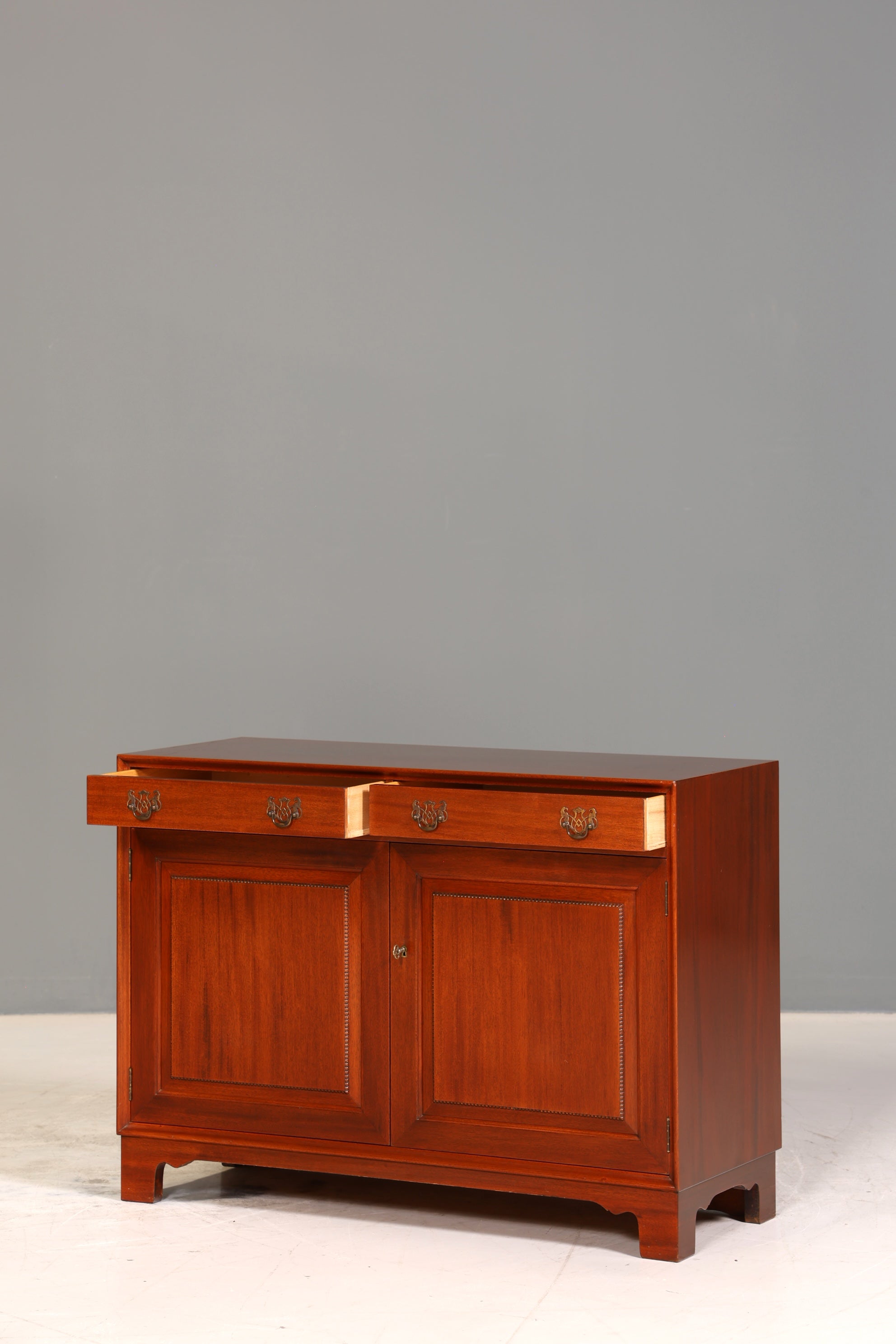 Wunderschöne Englische Kommode Holz TV Schrank echt Holz Antik Sideboard 1 von 2