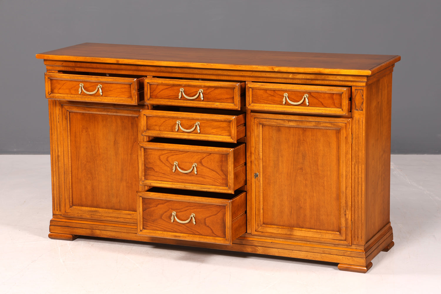 G225 Finish SELVA Wunderschönes Englisches Sideboard Eibe Schrank Antik Stil Buffetschrank Kommode (Kopie)