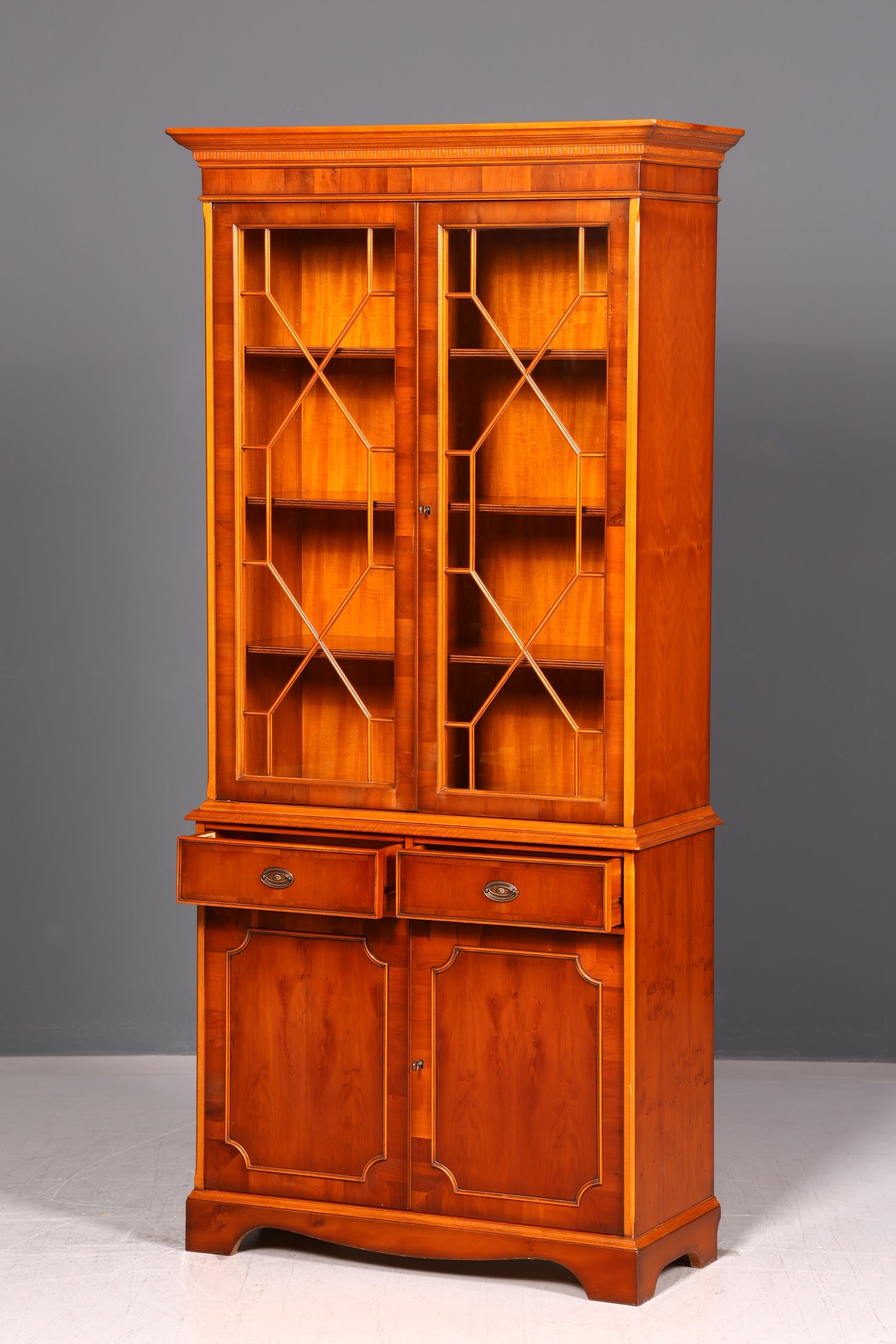 Wunderschöne Original Heldense Vitrine Eibe Bücherschrank Glasvitrine Buffet Schrank
