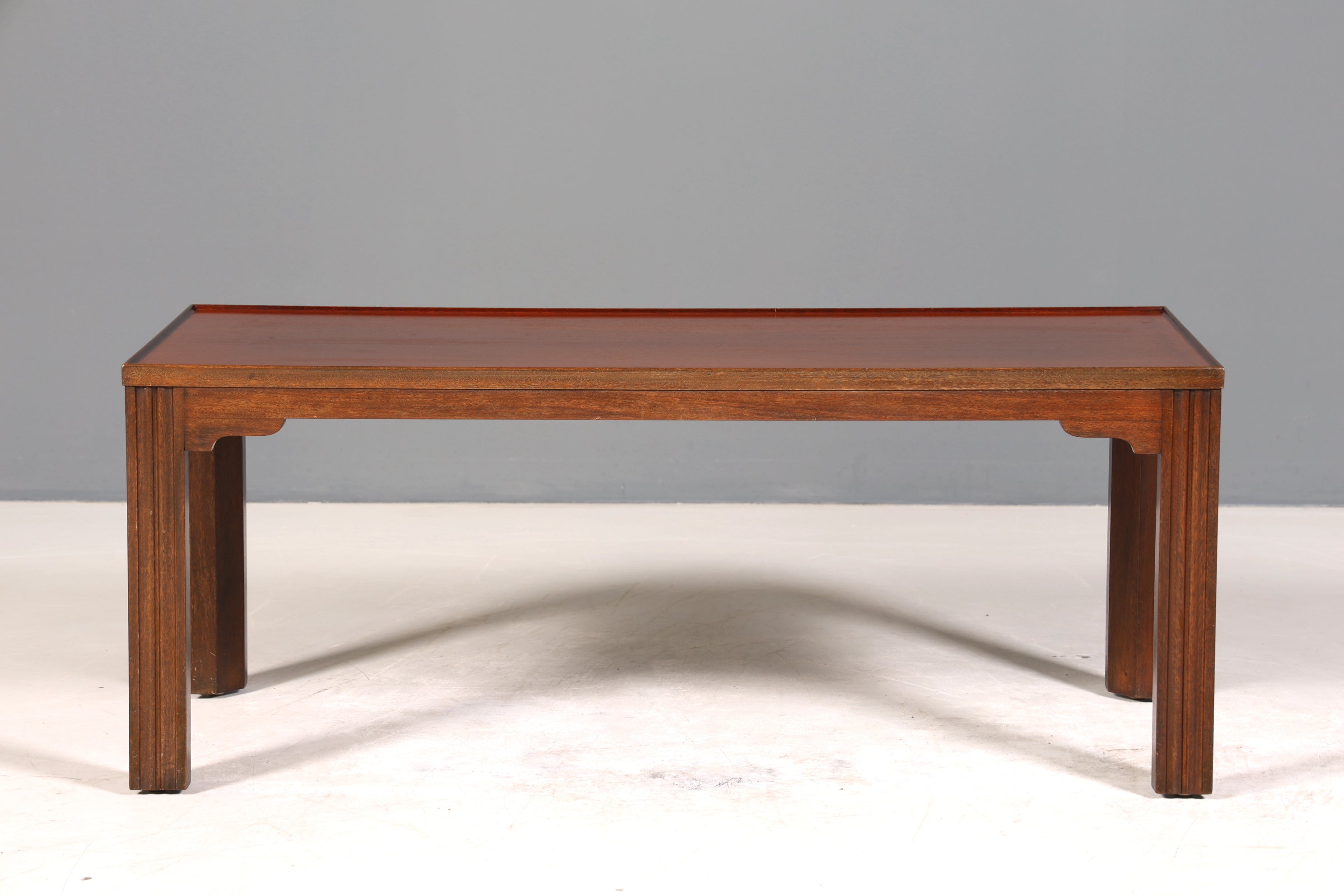 Traumhafter Tisch im Englischen Stil Couchtisch Mahagoni Antik Stil Ablagetisch