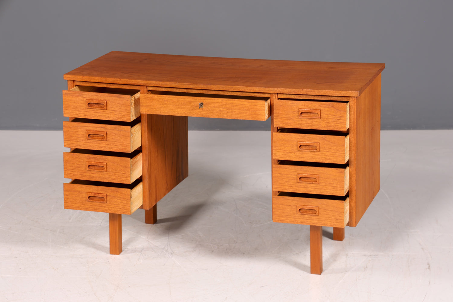 Wunderschöner Mid Century Schreibtisch Danish Design Teak Holz Bürotisch Vintage Office Table