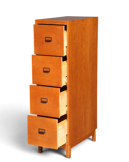 Hauptstadt Möblerei Mid Century Aktenschrank aus massivem Holz mit vier Schubladen im Bauhaus-Stil