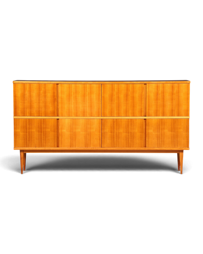 Hauptstadt Möblerei Mid Century Highboard aus hellem Echtholz mit acht Türen und konischen Beinen im 60er Jahre Stil