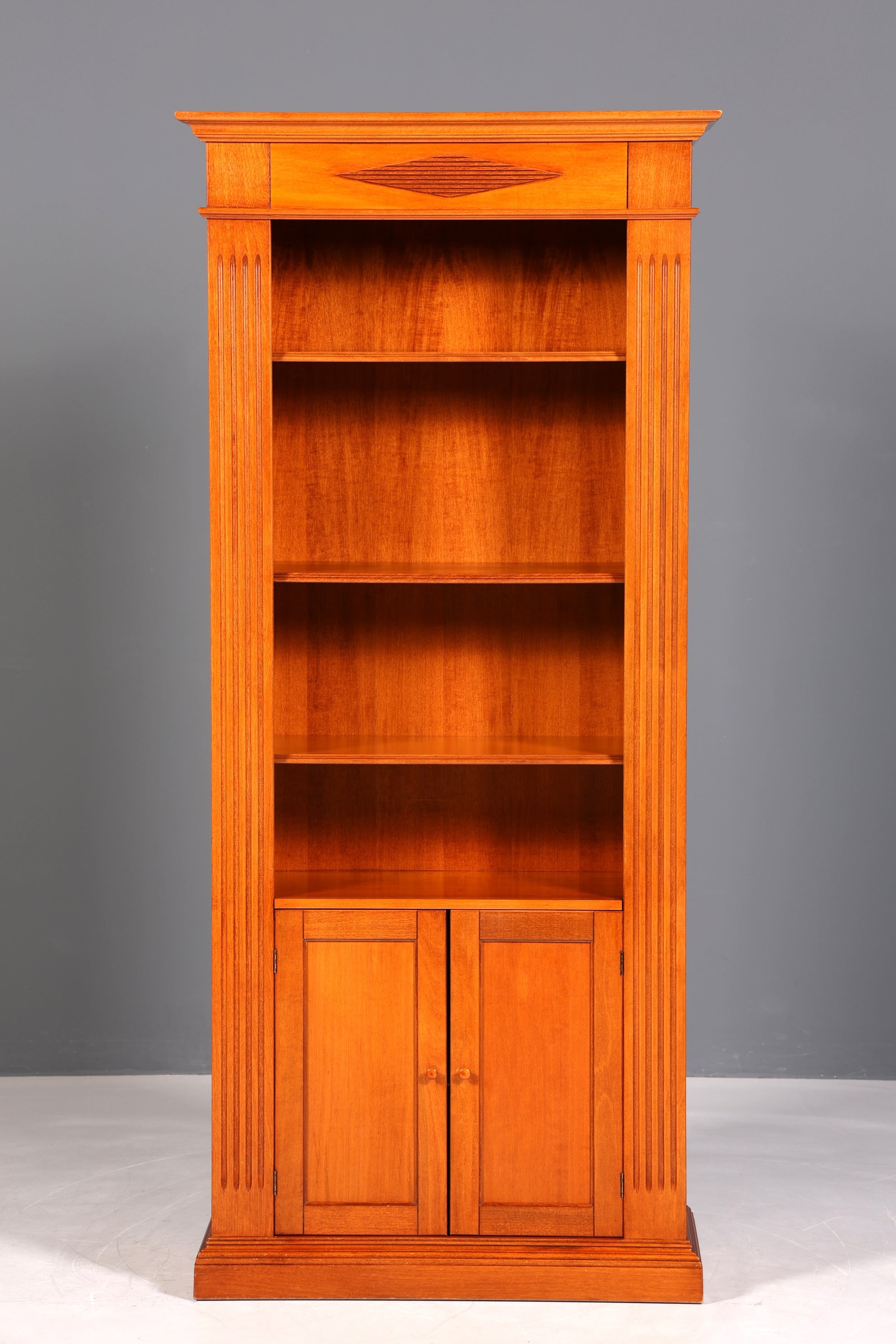 Wunderschönes Regal im englischen Stil Bücherregal Englisch Kirschholz Schrank Buchablage Antik 60s