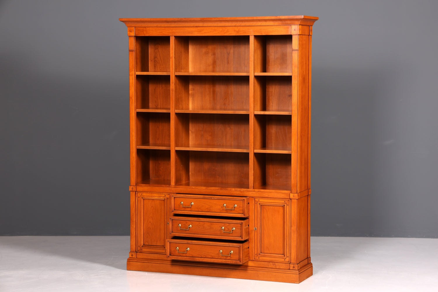 Traumhaftes Original Selva Bücherregal Antik Stil massiv Holz Regal Schrank Bibliothek