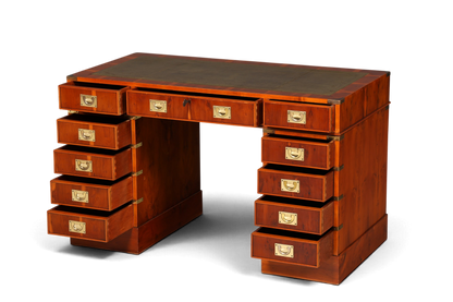 Hauptstadt Möblerei maritimer Military Chest Schreibtisch aus Holz mit grüner Lederauflage und Messingbeschlägen