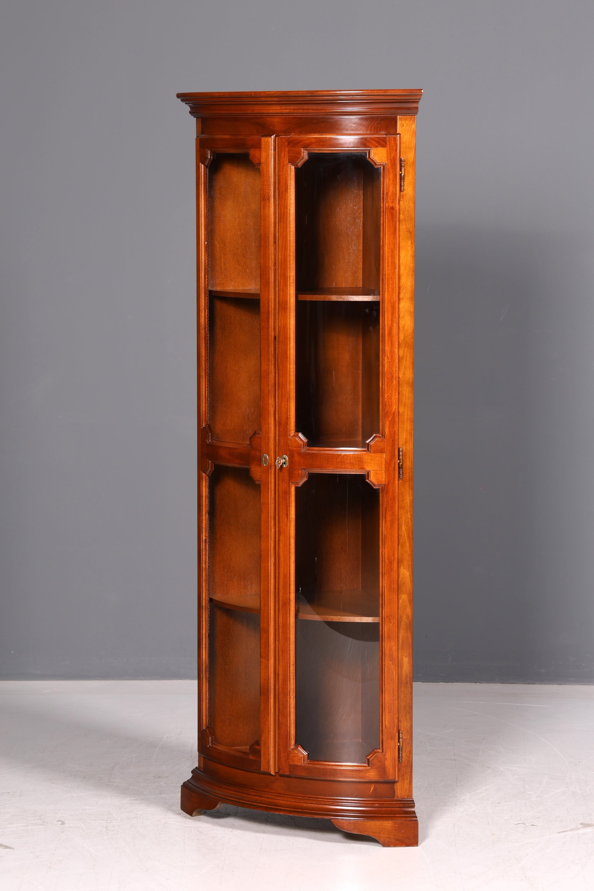 Wunderschöne Original Selva Eckvitrine Antik Stil Vitrine Schrank Geschirrschrank Glasvitrine Eckschrank 1 von 2