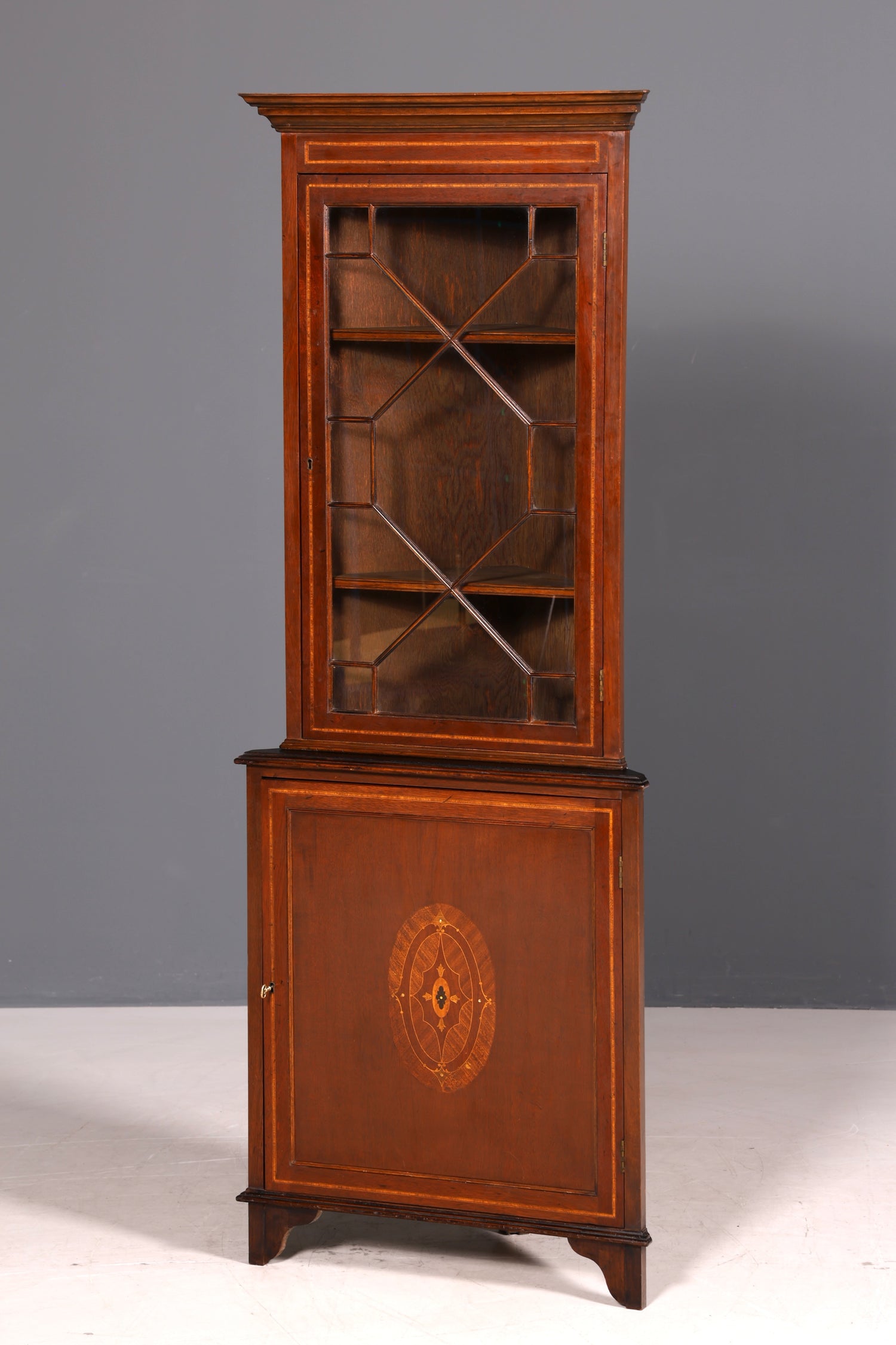 G577 Finish cm Wunderschöne Englische Eckvitrine Mahagoni Antik 60s echt Holz Schrank Eckschrank Glasvitrine (Kopie)