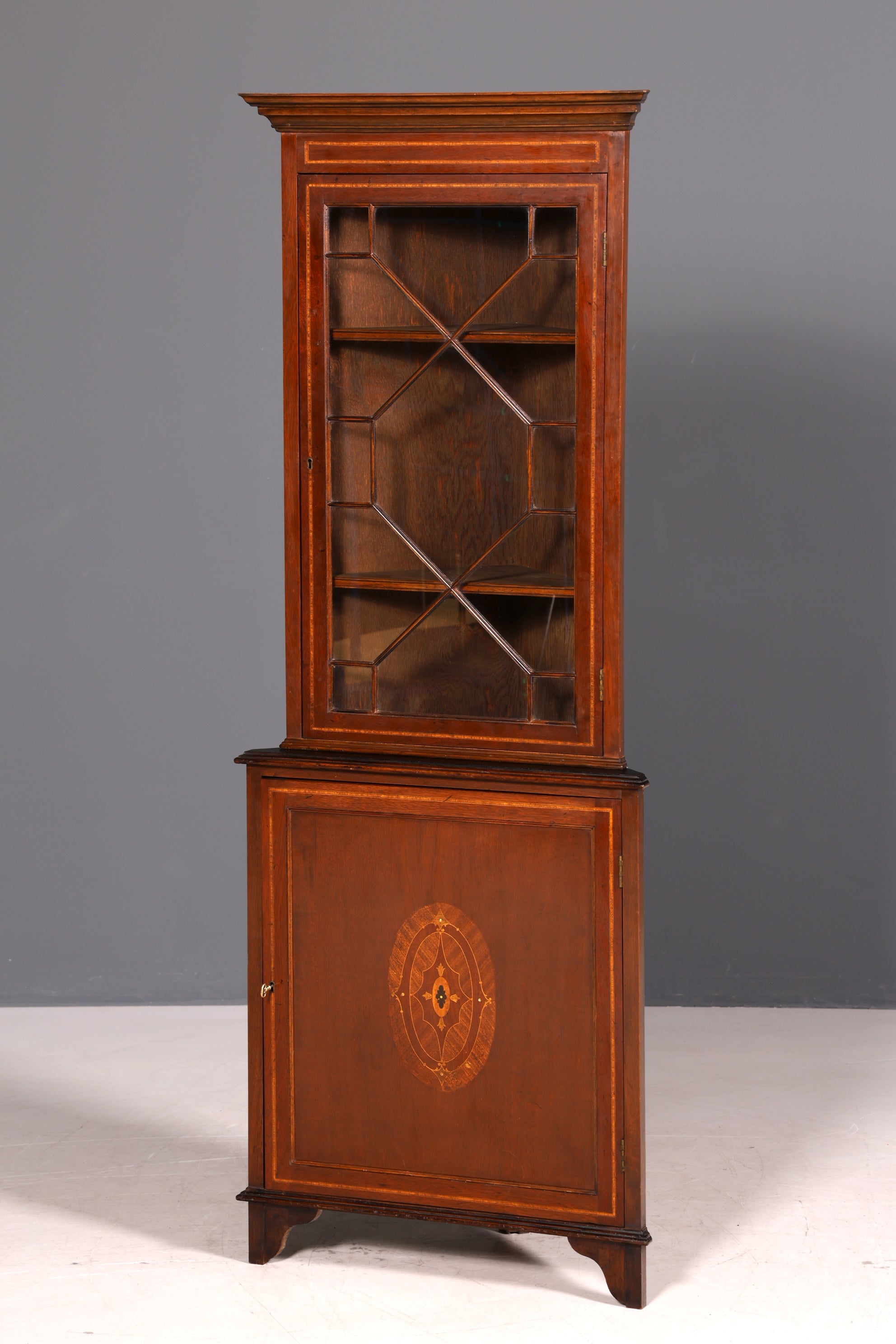 G577 Finish cm Wunderschöne Englische Eckvitrine Mahagoni Antik 60s echt Holz Schrank Eckschrank Glasvitrine (Kopie)