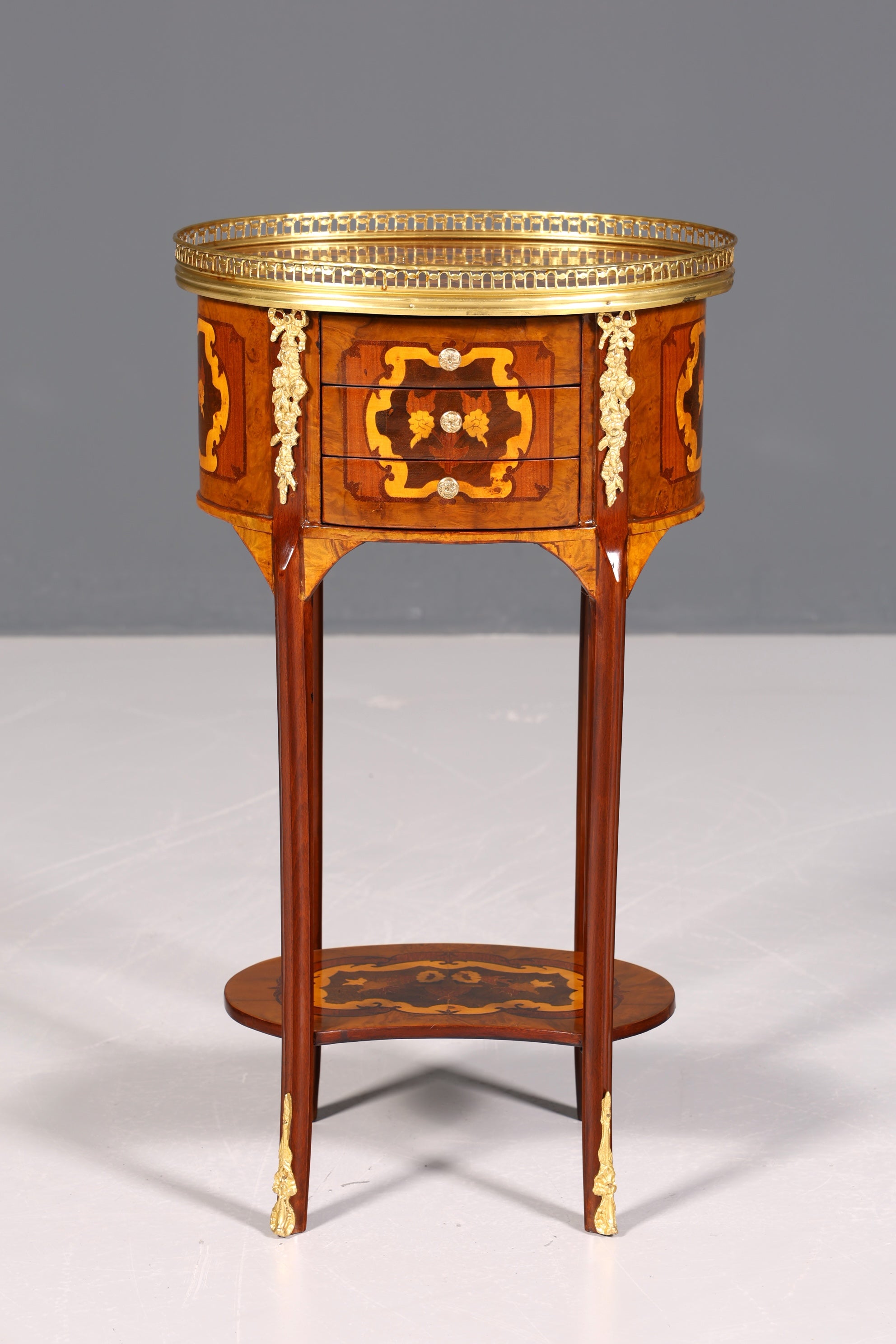 Traumhafter Barock Louis XV Stil Beistelltisch Ablagetisch massiv Kommode Antik Stil