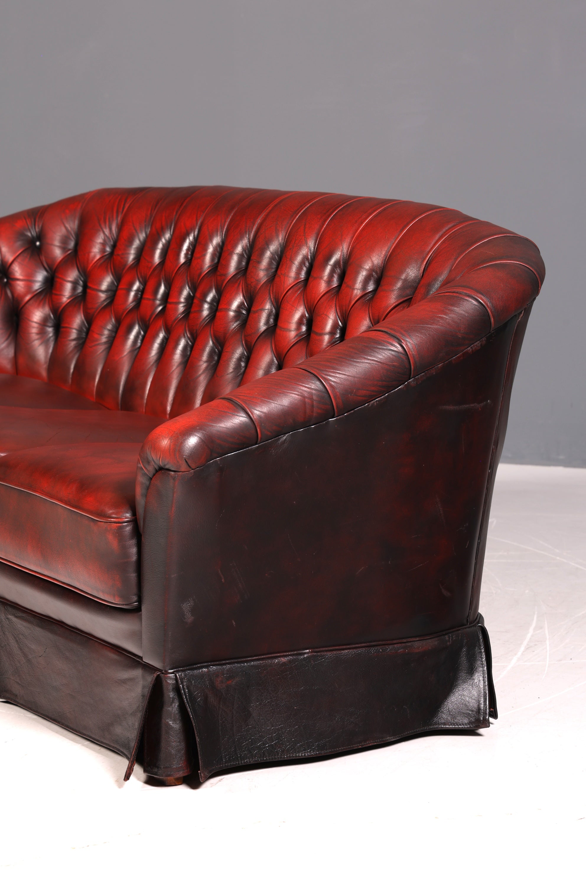 G421 Finish Wunderschönes Original Chesterfield Sofa 3- Sitzer echt Leder Oxblood Couch Englisch (Kopie)