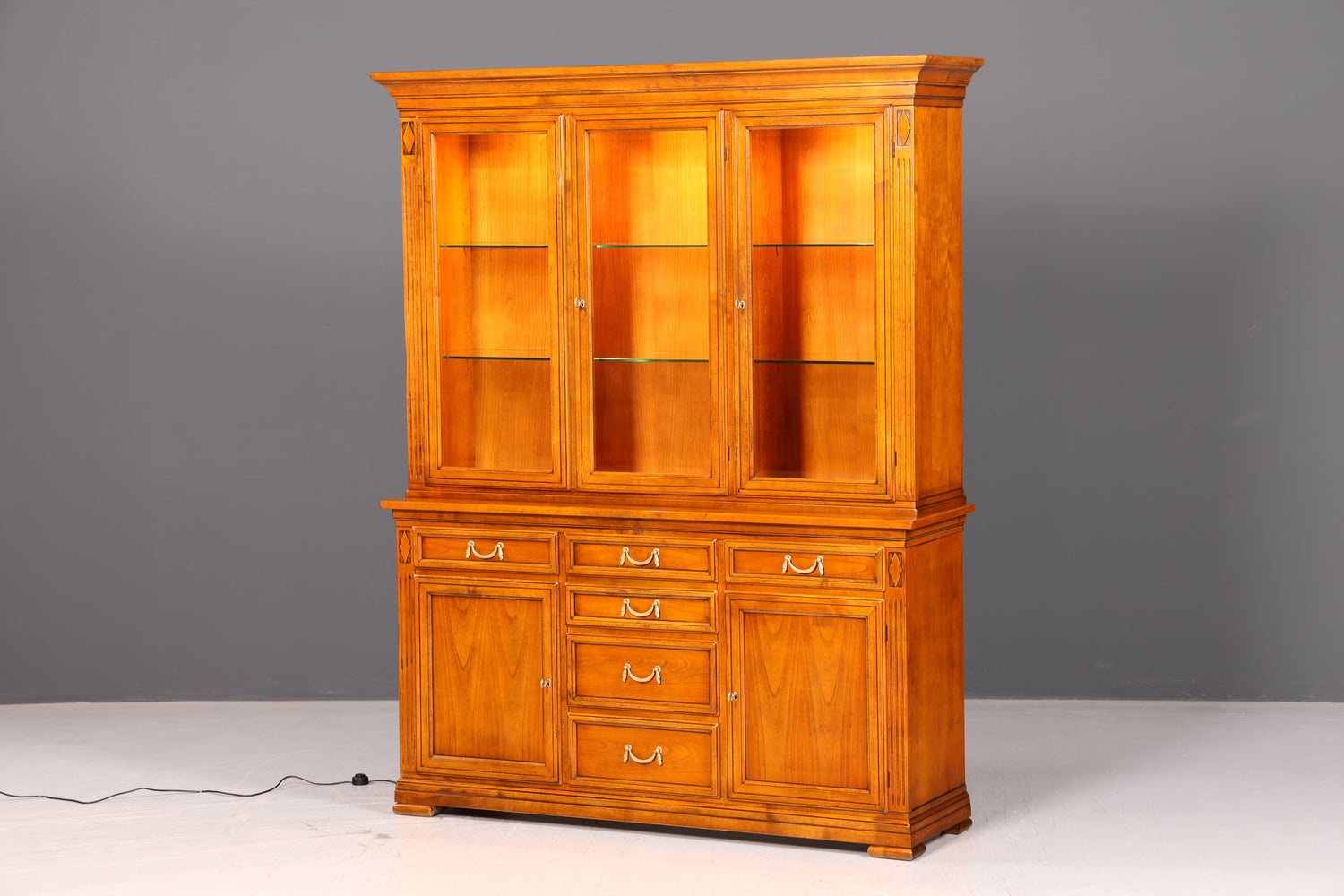 Wunderschöne Original Selva Vitrine Villa Borghese massiv Holz Buffet Schrank Bibliothek