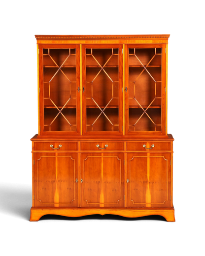 Hauptstadt Möblerei englische Vitrine aus Eibenholz mit Glasfront, Messingbeschlägen und Stauraum im Unterteil