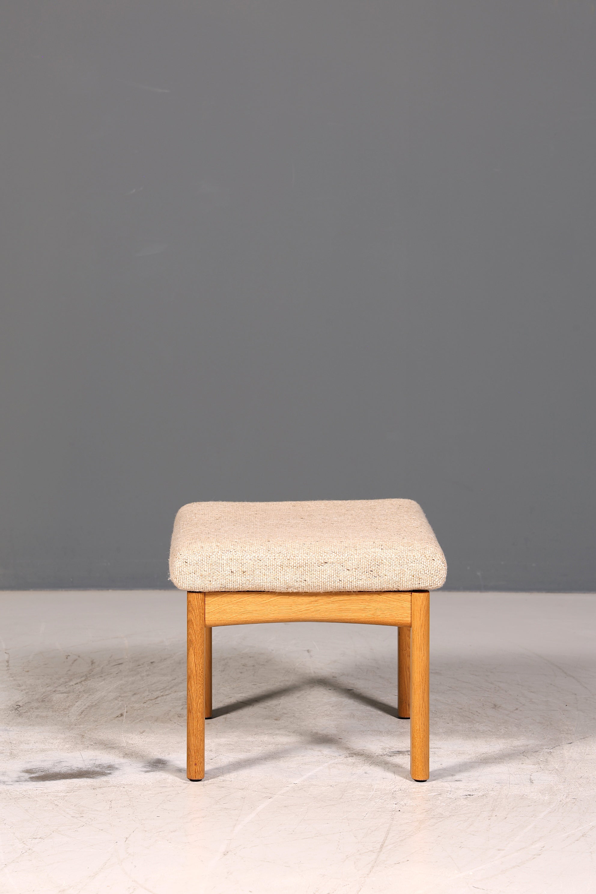 Wunderschöner Original Dyrlund Hocker Mid Century Fussablage echt Holz Schemel Polsterhocker