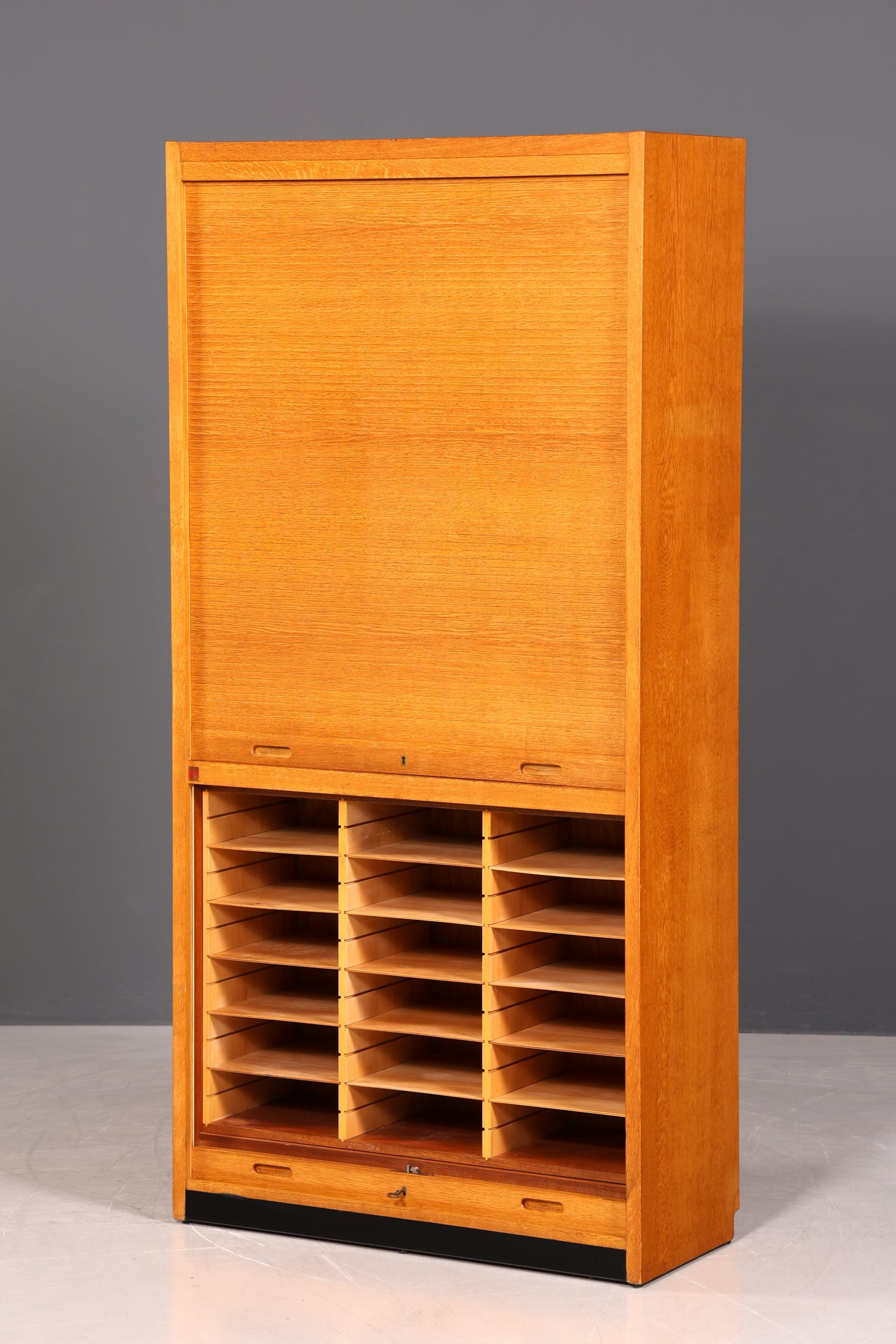 Stilvoller Mid Century Rollladenschrank Bauhaus Apothekerschrank Art Deco Büro Aktenschrank