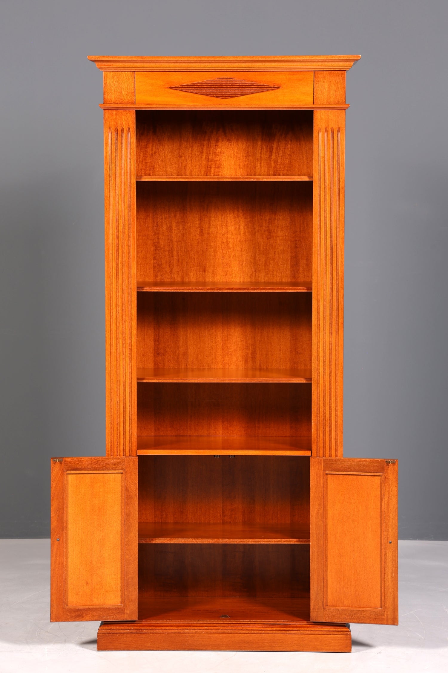 Wunderschönes Regal im englischen Stil Bücherregal Englisch Kirschholz Schrank Buchablage Antik 60s