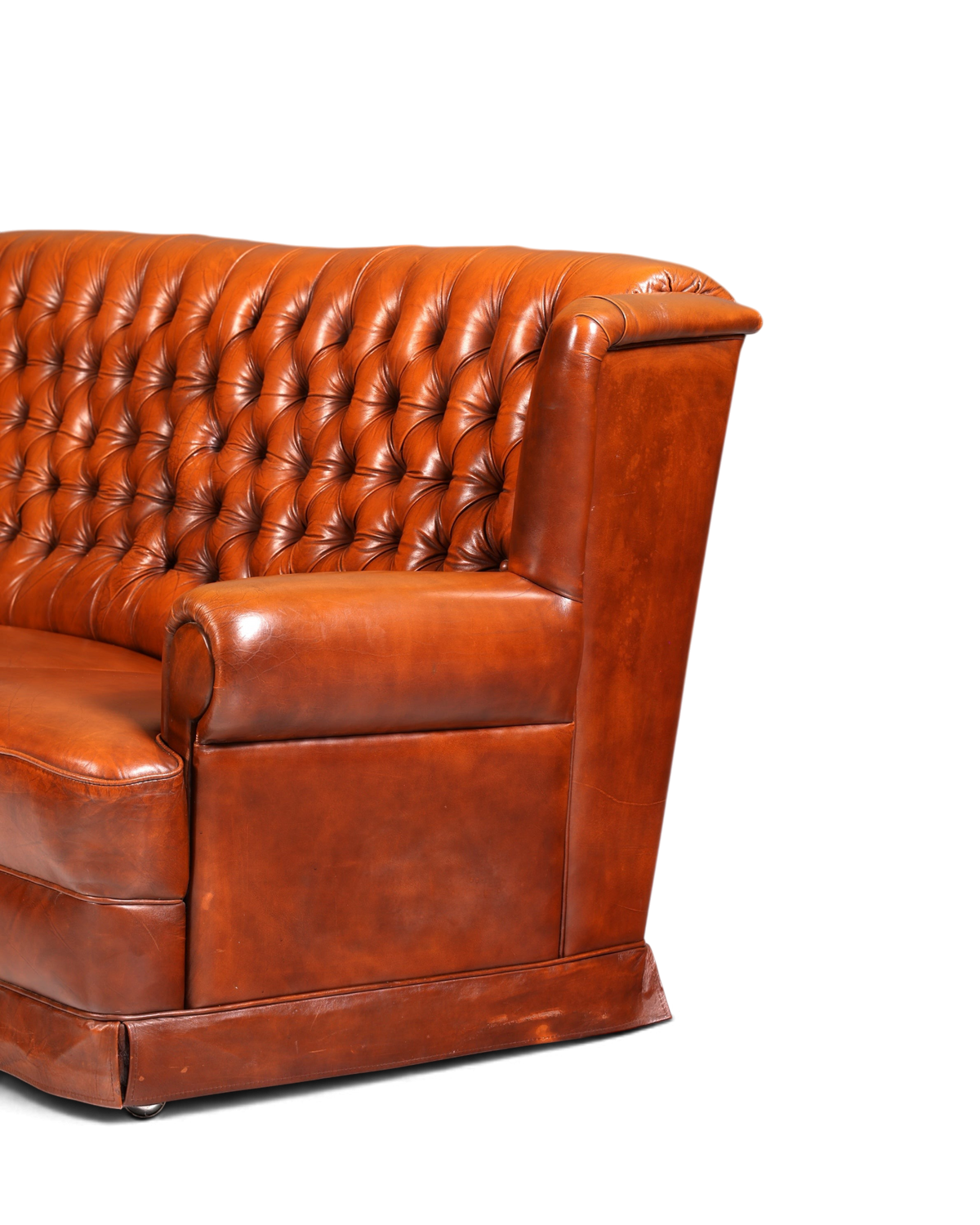Hauptstadt Möblerei 3-Sitzer Chesterfield Sofa aus cognacfarbenem Echtleder mit klassischer Knopfheftung