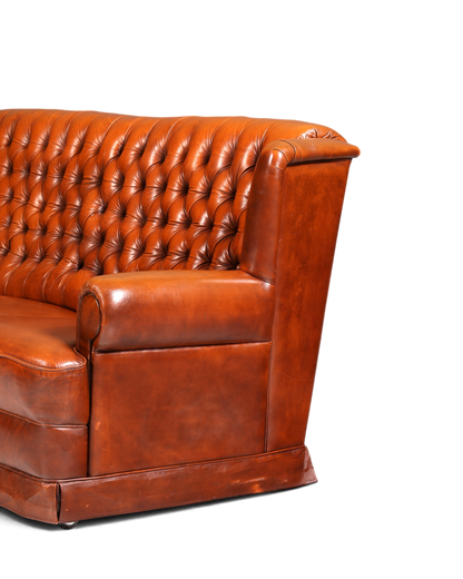 Hauptstadt Möblerei 3-Sitzer Chesterfield Sofa aus cognacfarbenem Echtleder mit klassischer Knopfheftung