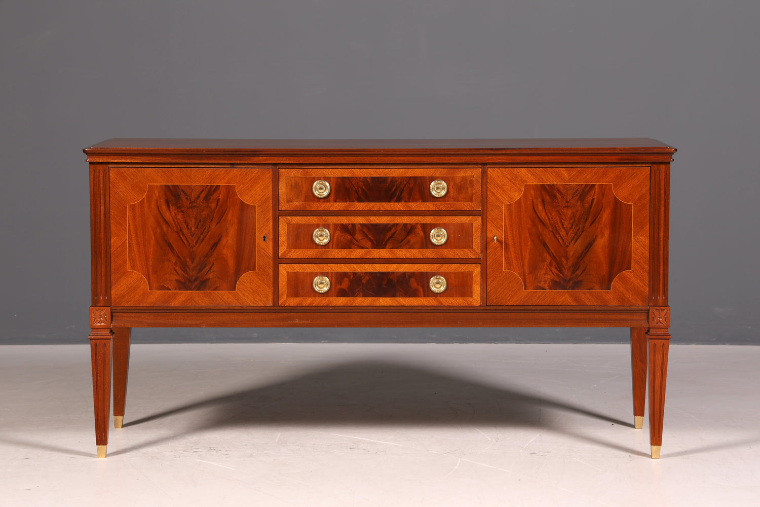 Wunderschönes Sideboard im Gustavianischen Stil 60er Jahre TV Schrank Kommode