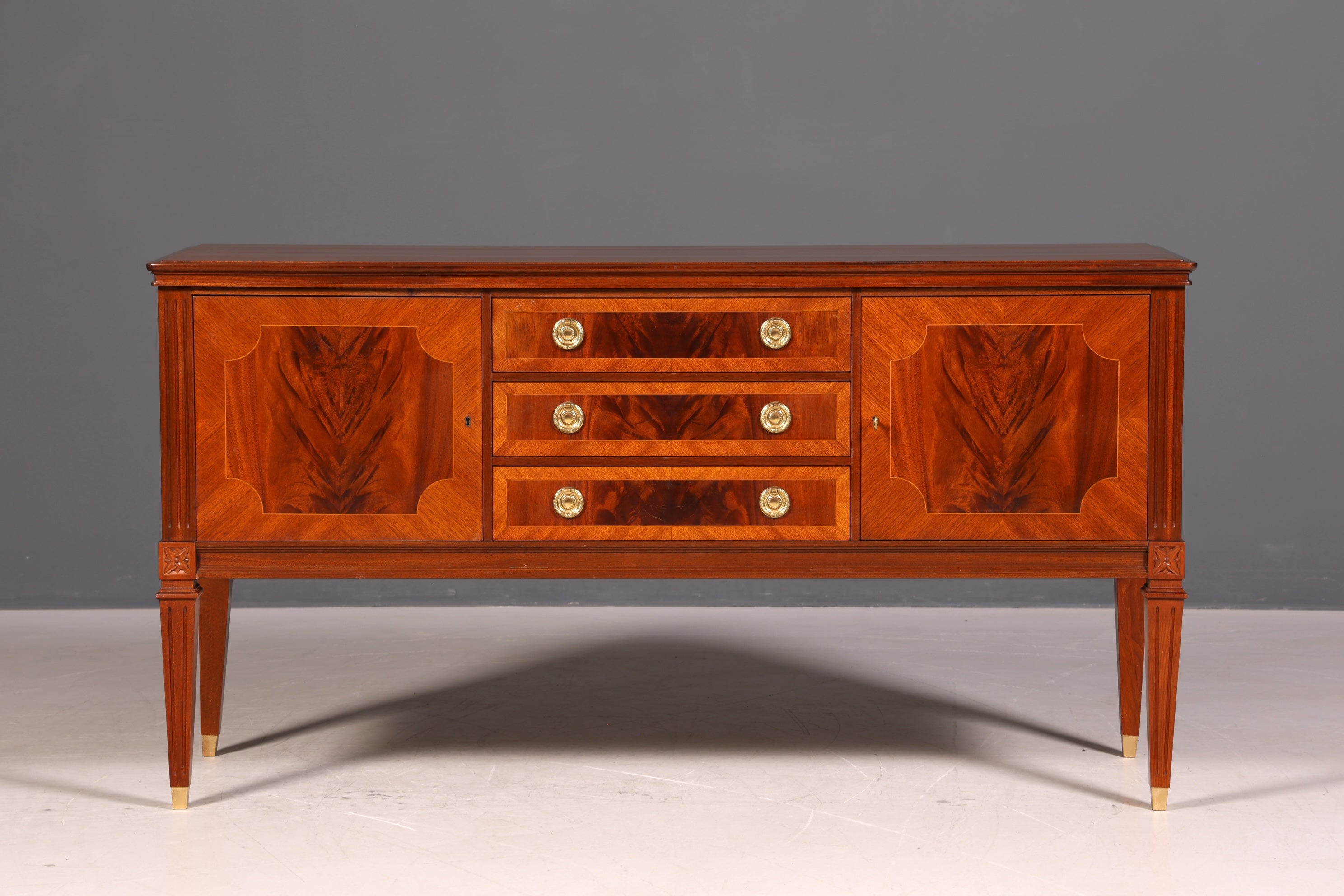 Wunderschönes Sideboard im Gustavianischen Stil 60er Jahre TV Schrank Kommode