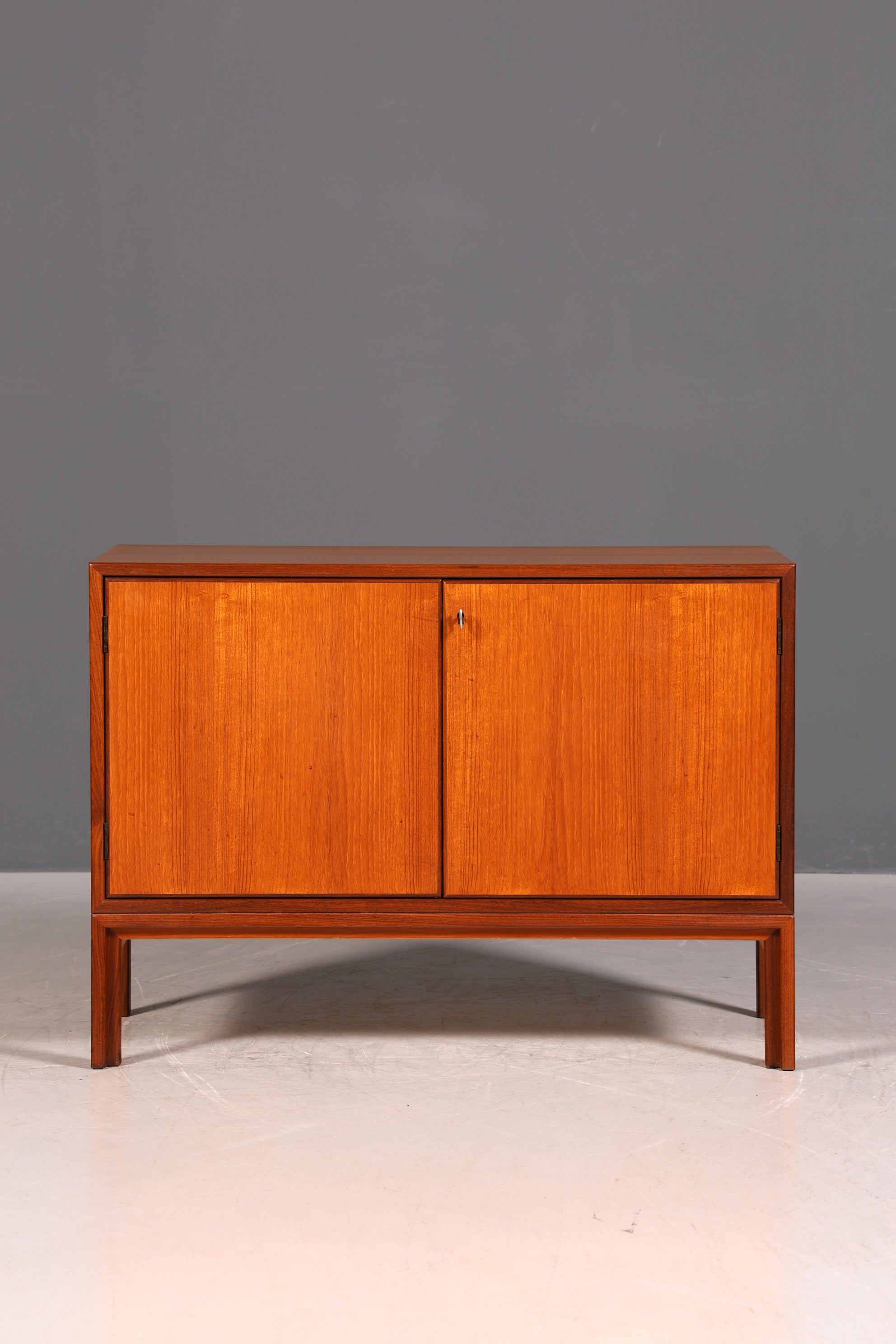 G445 Finish Wunderschöne Mid Century Kommode Vintage Schrank Retro Flur Kommode 60s Regal Sideboard (Kopie 2)