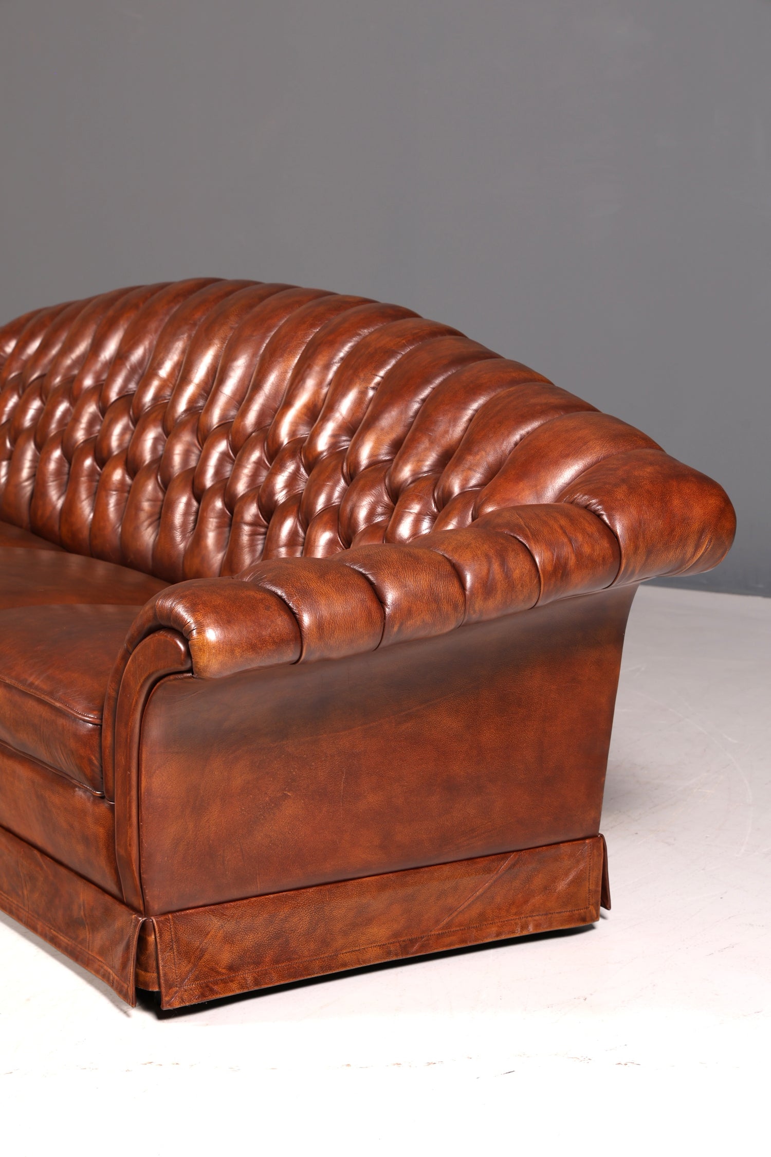 G447 Finish Wunderschönes Original Chesterfield Sofa 3- Sitzer echt Leder Oxblood Couch Englisch (Kopie)