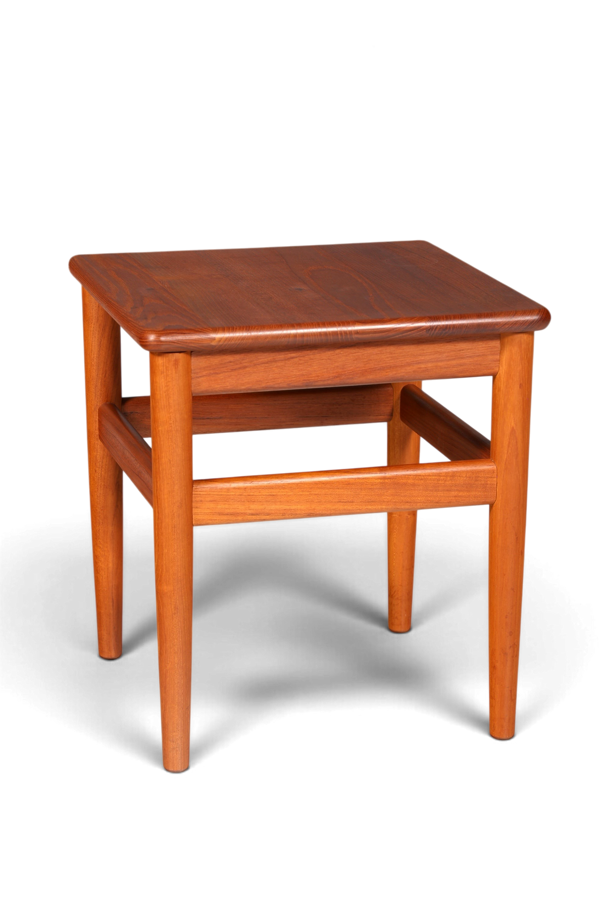 Hauptstadt Möblerei Mid-Century Beistelltisch aus Teakholz im dänischen Design mit quadratischer Platte