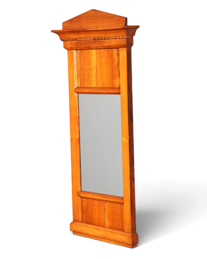 Hauptstadt Möblerei Biedermeier Wandspiegel aus massivem Kirschholz mit antikem Design und Giebelabschluss