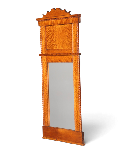 Hauptstadt Möblerei Biedermeier Wandspiegel mit antikem Holzfurnier und dekorativem Kordelschnitzwerk im Rahmen
