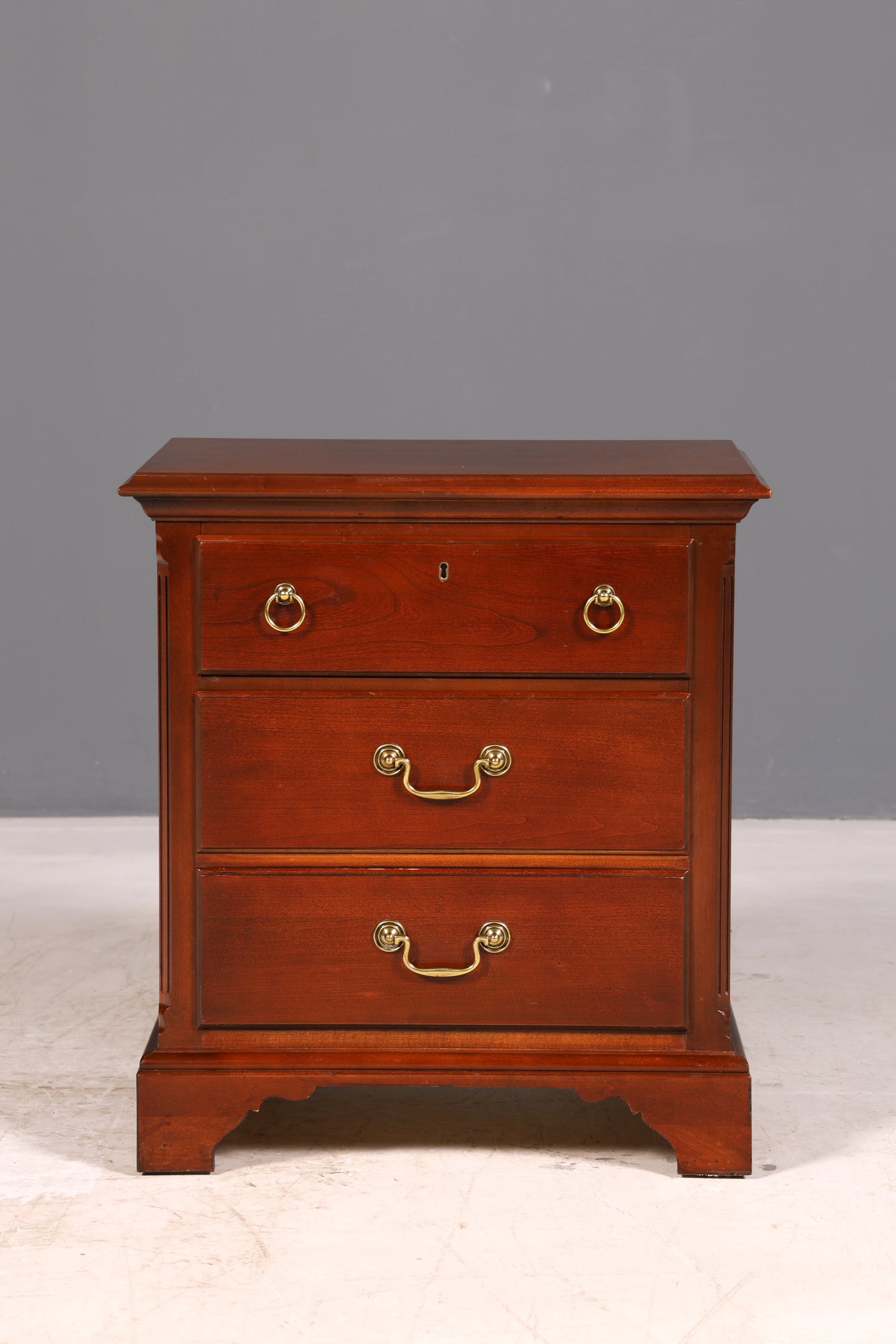Edle Drexel Heritage Kommode Antik Stil Nachttisch USA Schubladenkommode 1 von 2