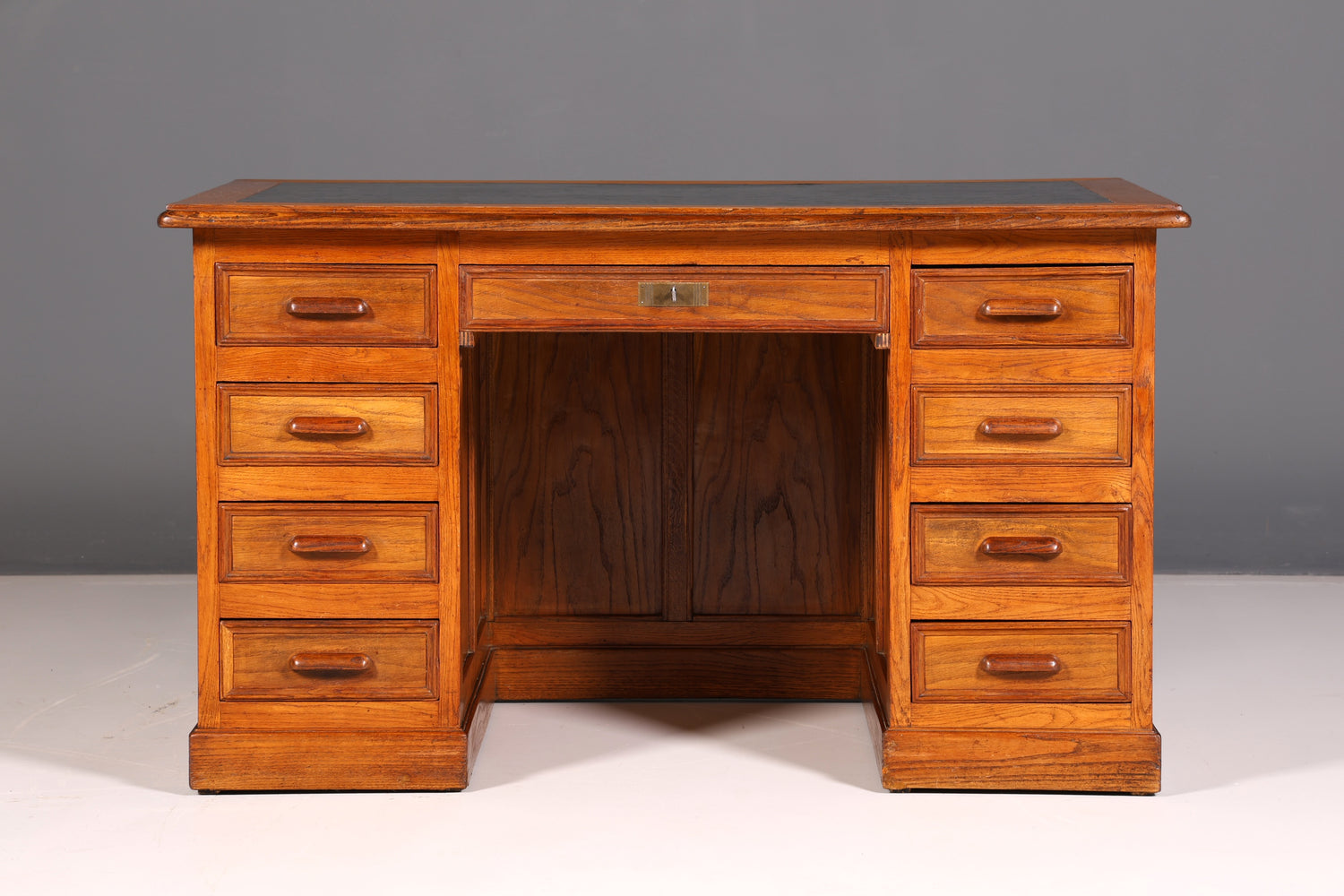 Beautiful Bauhaus-style Art Deco desk, office table, antique vintage oak