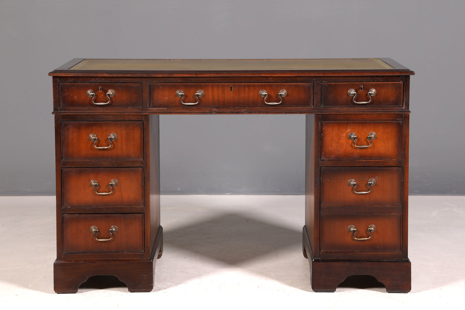 G361 Finish Wunderschöner Englischer Schreibtisch echt Lederauflage Bürotisch Antik Stil Office Desk (Kopie)