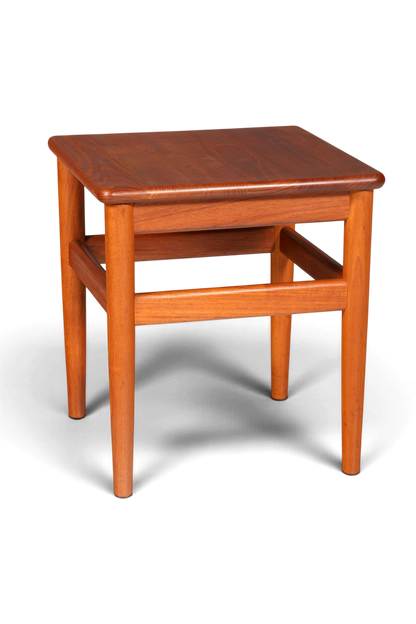 Hauptstadt Möblerei Mid-Century Beistelltisch aus Teakholz im dänischen Design mit quadratischer Platte