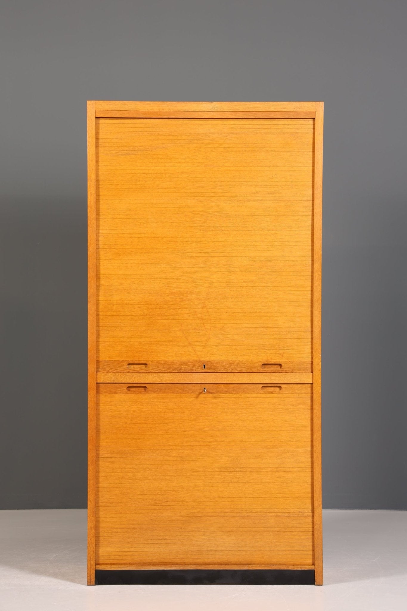 Schlichter Mid Century Rollladenschrank Bauhaus Apothekerschrank Art Deco Büro Aktenschrank