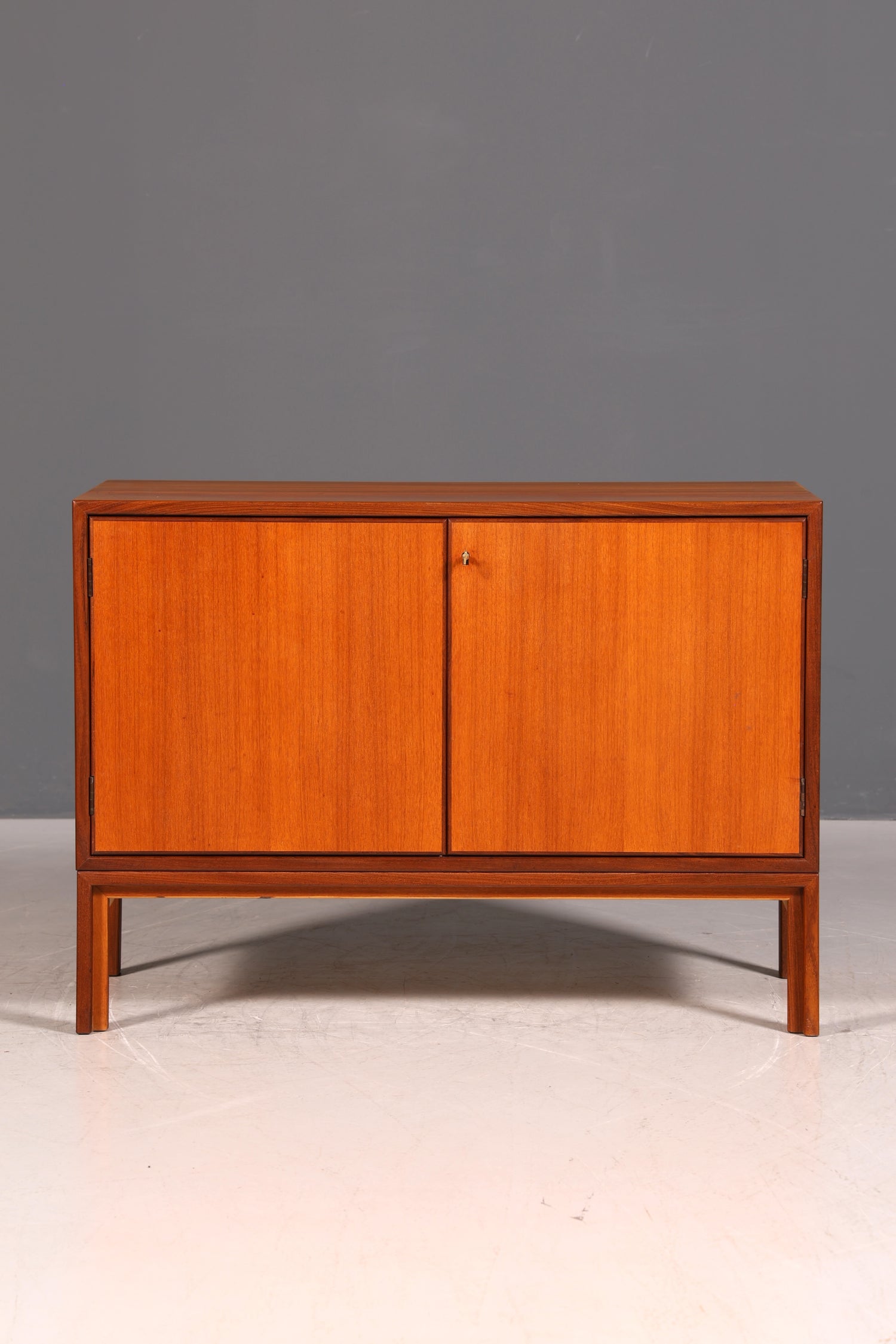 G444 Finish Wunderschöne Mid Century Kommode Vintage Schrank Retro Flur Kommode 60s Regal Sideboard (Kopie)