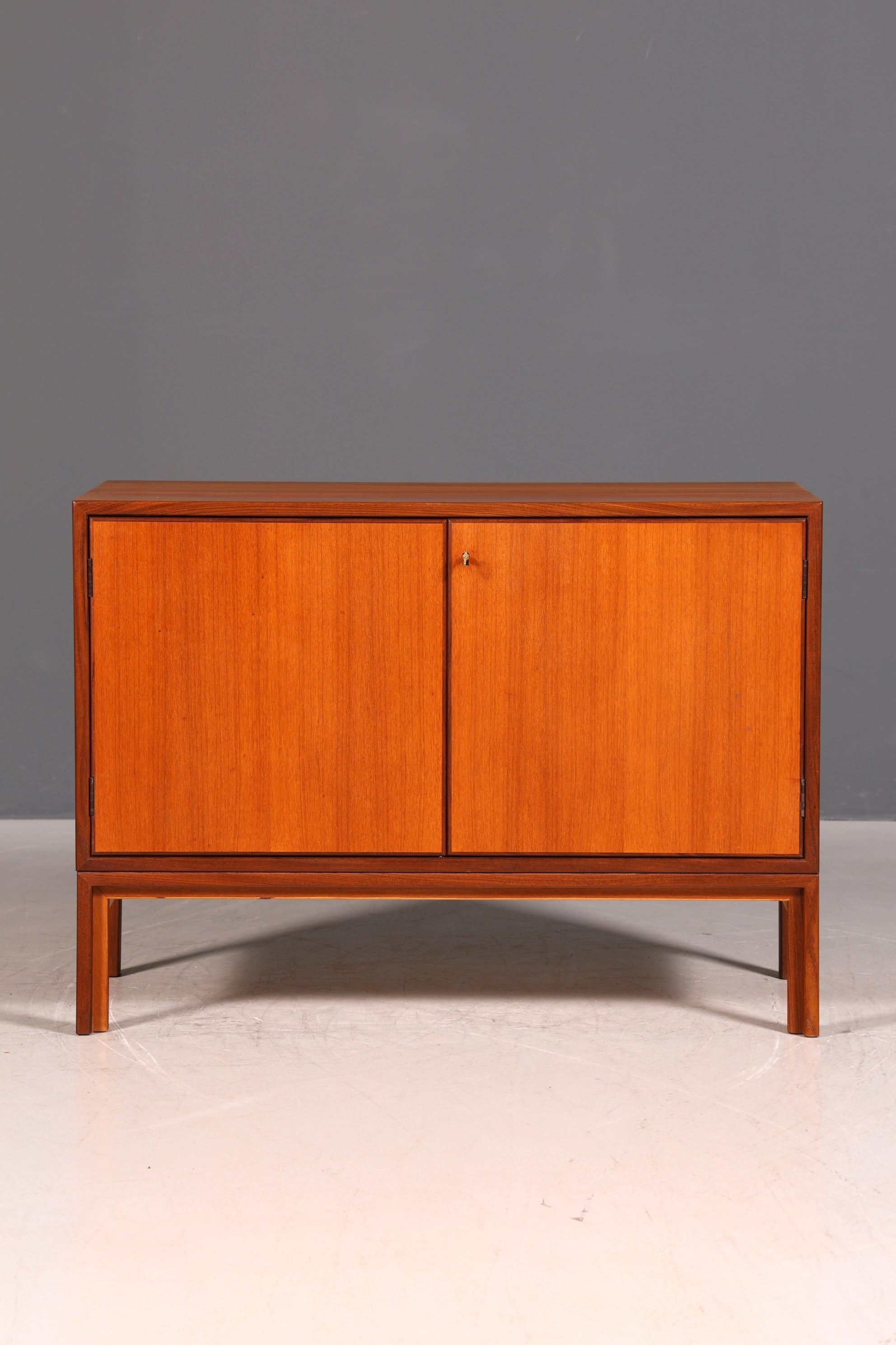 G444 Finish Wunderschöne Mid Century Kommode Vintage Schrank Retro Flur Kommode 60s Regal Sideboard (Kopie)