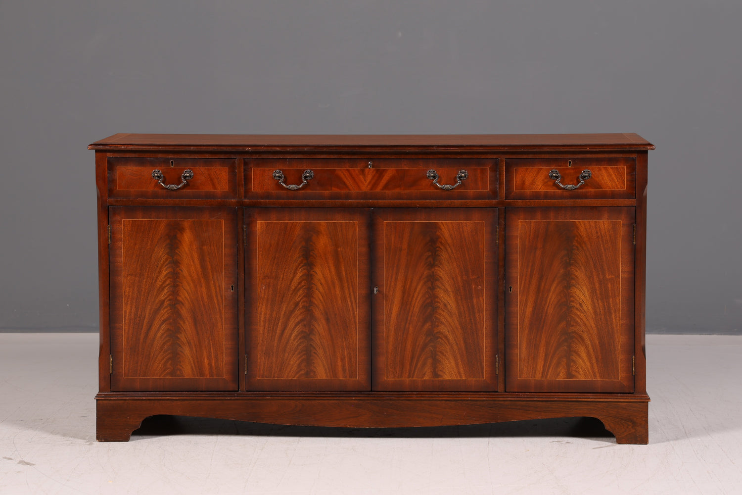 Wunderschönes Englisches Sideboard Mahagoni Schrank 60er Buffetschrank Kommode Anrichte Vintage