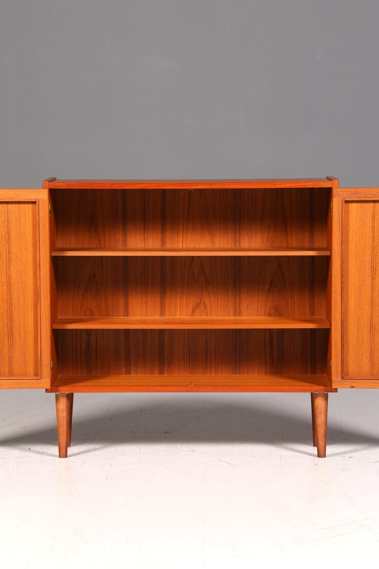 Wunderschöner Mid Century Schrank Teak Danish Design Highboard Vertiko Wäscheschrank Aktenschrank Vintage Retro 60er