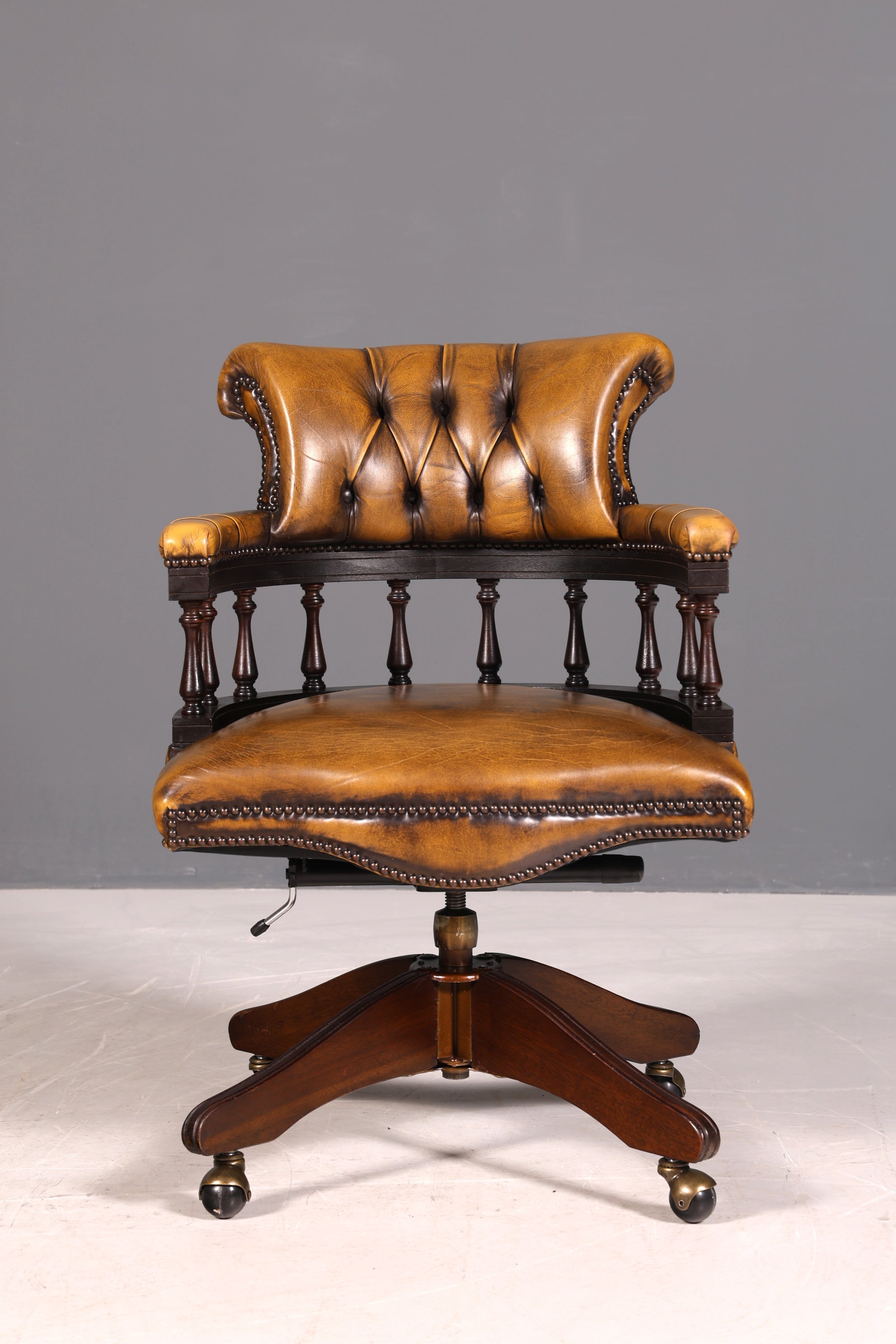 Original Chesterfield Centurion Captain Chair Englisch grün echt Leder Sessel Bürostuhl Office Chair