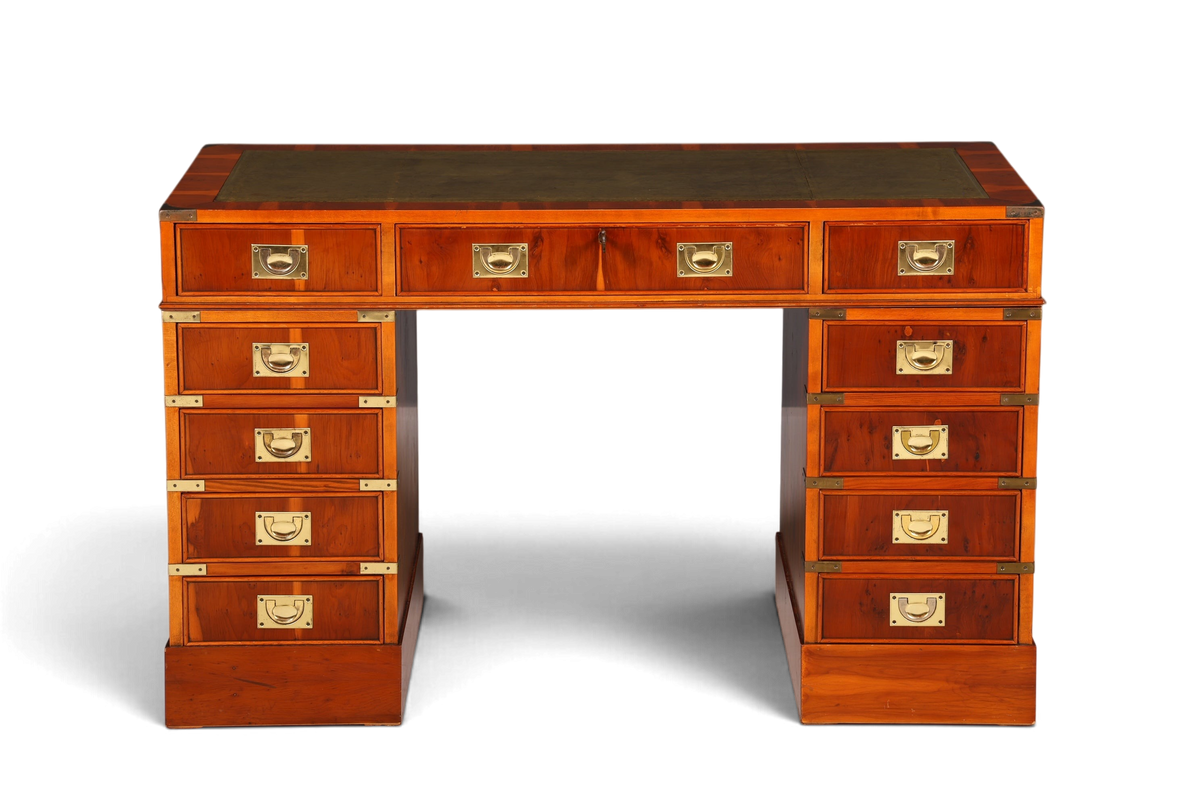 Hauptstadt Möblerei maritimer Military Chest Schreibtisch aus Holz mit grüner Lederauflage und Messingbeschlägen